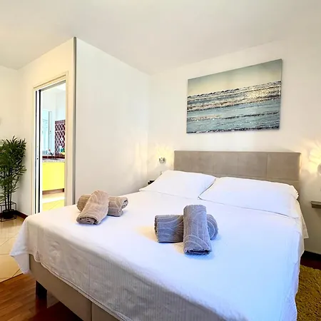 Sea View With Terrace&parking Appartement Split