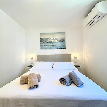 Апартаменти Sea View With Terrace&parking
